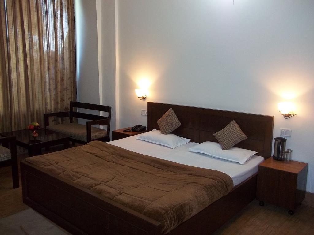 Mohan Palace 戴尔豪斯 客房 照片