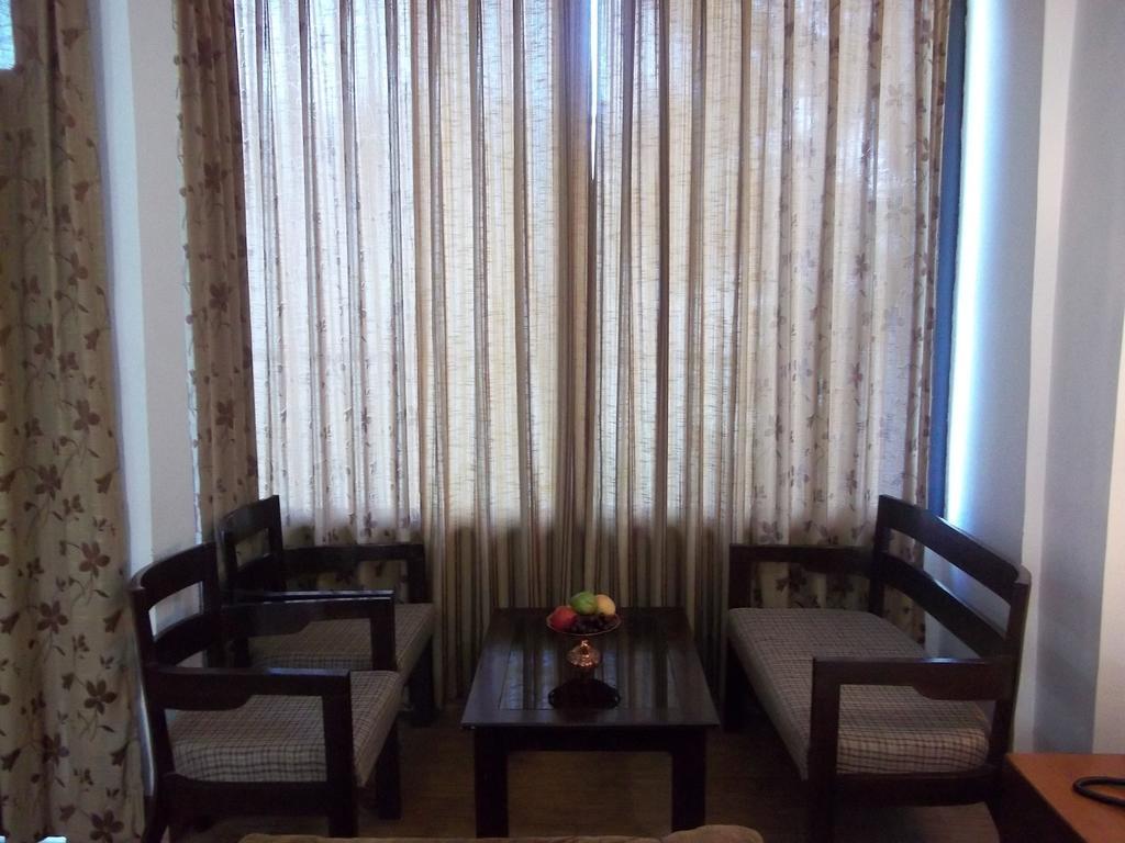 Mohan Palace 戴尔豪斯 客房 照片