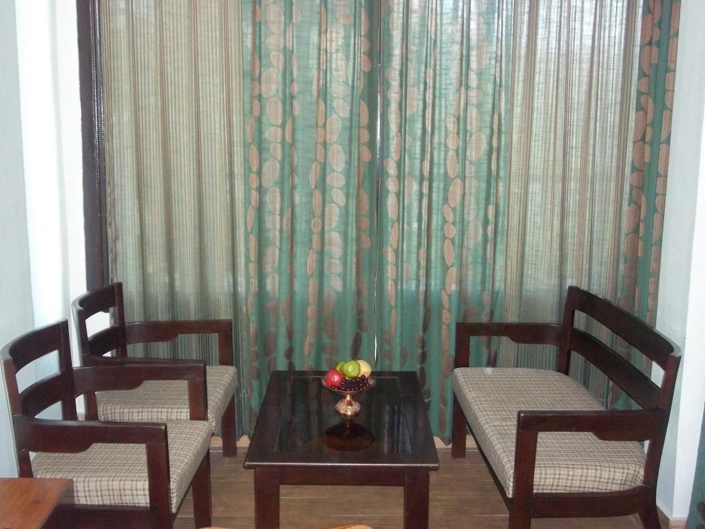 Mohan Palace 戴尔豪斯 客房 照片